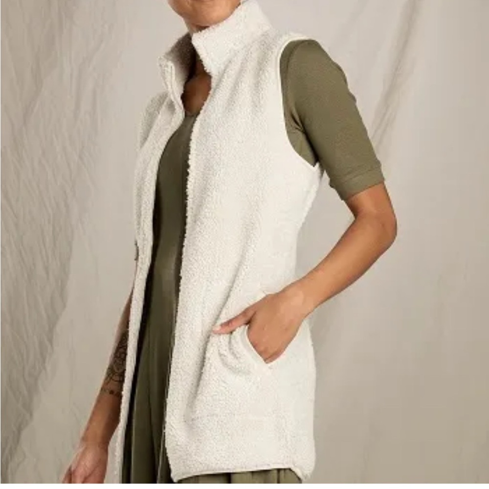 Toad & Co. 100% Sherpa Exterior Women’s Vest. Size Small. Oatmeal Good Condition